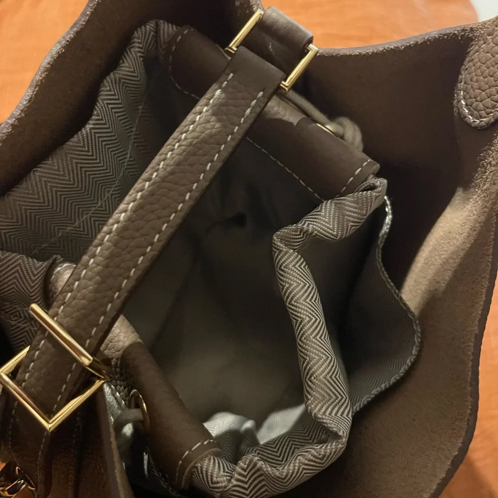 100% Elegant Brown Leather Handbag - Picture 2 of 2